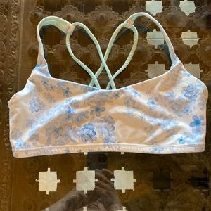 Lululemon free to be bra size 8